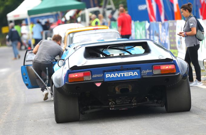 Na štartu je bil tudi znameniti starodobnik de tomaso pantera, ki ga poganja Fordov motor V8. | Foto: Gregor Pavšič