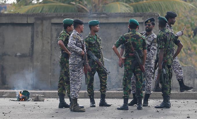 Oblasti na Šrilanki so bile obveščene o povečani nevarnosti terorističnih napadov, vendar niso ukrepale. Na fotografiji pripadniki šrilanške vojske. | Foto: Reuters
