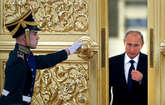 Putin je bolj kot nad komunistično Sovjetsko zvezo, v okviru katere so Ukrajinci dobili lastno zvezno republiko, navdušen nad carsko Rusijo, ki je želela rusificirati neruske narode.  | Foto: Reuters