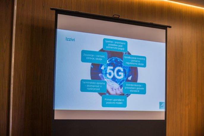 5G | Pot do mnogih priložnosti, ki jih omogoča 5G, vodi tudi prek številnih izzivov. | Foto GZS