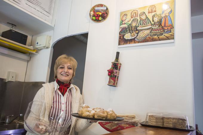 Vahanova mama Sofya obvlada tudi peko slaščic, njene "princeske" so izjemne. | Foto: Matej Leskovšek