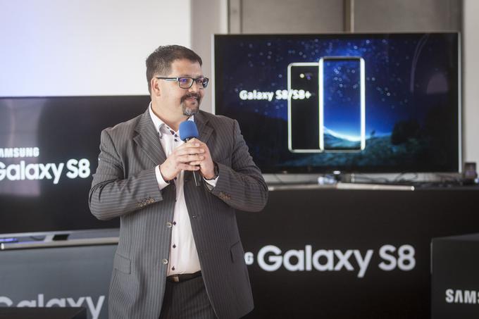 Na vprašanje o prodajnih pričakovanjih glede novega pametnega telefona Samsung Galaxy S8 in njegovega večjega brata S8 Plus je vodja marketinga pri Samsungu Slovenija optimistično napovedal: "Tudi tokrat več kot pri prejšnjem modelu." | Foto: Bojan Puhek