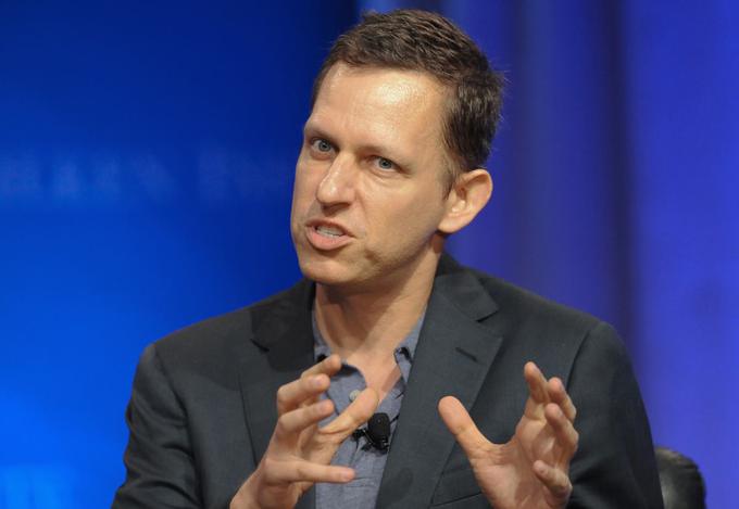 Peter Thiel je vsaj toliko podjetnik kot vlagatelj. Vodil je oziroma še vodi nič manj kot pet naložbenih skladov. Znan je tudi po tem, da je postal prvi zunanji vlagatelj v družbeno omrežje Facebook. | Foto: Reuters