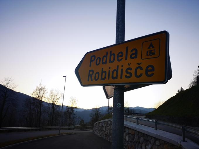 Eno zadnjih križišč proti cilju v Robidišču. | Foto: Gregor Pavšič