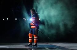 McDavid tretjič najhitrejši drsalec NHL, prvič tekmovala tudi hokejistka #video