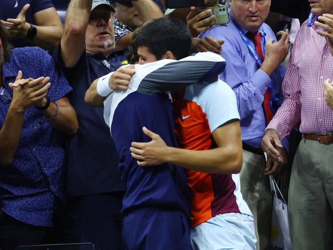 Carlos Alcaraz je po zmagi izpostavil svoje starše in ekipo, ki mu stojijo ob strani. | Foto: Reuters