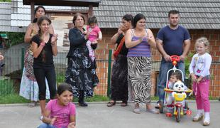 Slovenija mora izboljšati položaj Romov