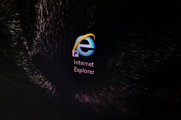Internet Explorer | Internet Explorer je imel najbrž eno najbolj prepoznavnih ikon v zgodovini operacijskega sistema Windows. Mnogi so ga preprosto enačili z "internetom". | Foto Matic Tomšič