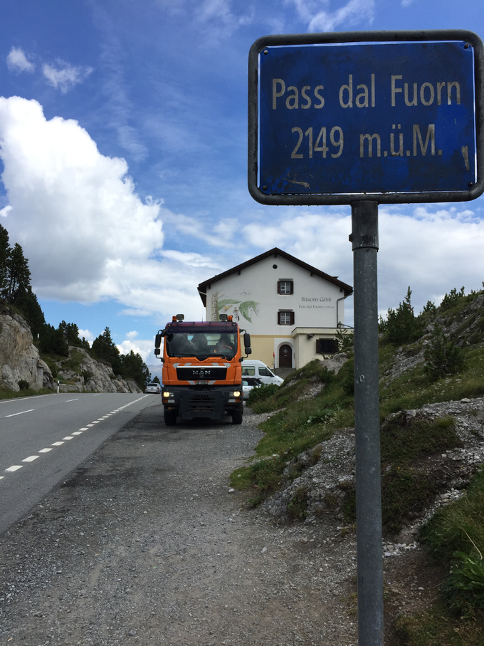 Najtežji del poti je bil zagotovo vzpon na 2140 metrov visok prelaz Fuorn Pass, pri čemer je naredila 1300 metrov višinske razlike. | Foto: osebni arhiv/Lana Kokl