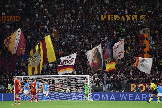 Roma navijači | Italijanska nogometna zveza (FIGC) bo sprožila dodatno preiskavo zaradi rasističnega incidenta na nedeljski tekmi serie A med Romo in Napolijem.  | Foto Guliverimage