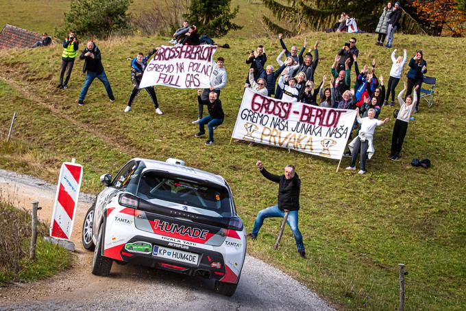 Marko Grossi in Tara Berlot sta ob progi uživala v podpori navijačev. | Foto: WRC Croatia