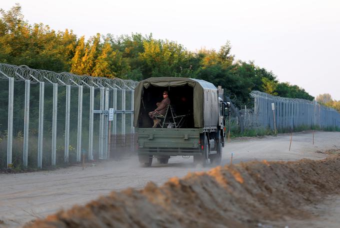 Madžarska vlada je ta teden napovedala, da bo podvojila število vojakov na južni meji.  | Foto: Reuters