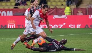 PSG po preobratu do zmage, Monaco remiziral