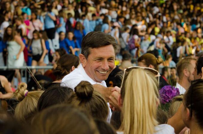 Častni pokrovitelj Zborovskega buma je predsednik republike Borut Pahor, ki je za projekt strokovni vodji Inge Breznik namenil tudi jabolko navdiha. | Foto: Matjaž Vertuš