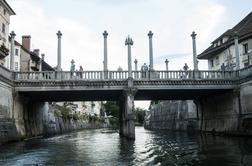 Kako je Ljubljana videti, ko se skozi njo pelješ po reki?