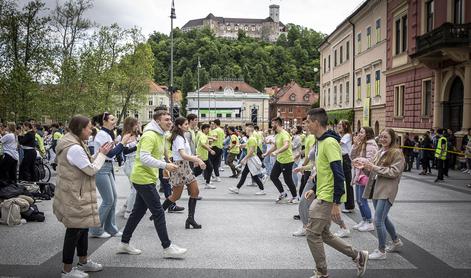 Maturanti zaplesali in se poslovili od srednješolskih klopi #foto #video