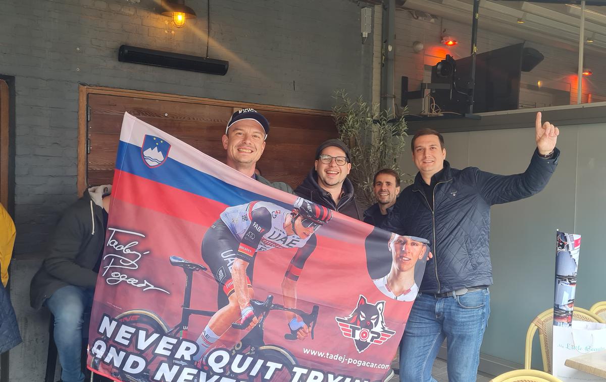 PogiBoys |  Jeroen Mahieu (na fotografiji skrajno levo) je že leta 2019 v Belgiji ustanovil navijaški klub Tadeja Pogačarja.  | Foto Belgijski navijaški klub Tadeja Pogačarja