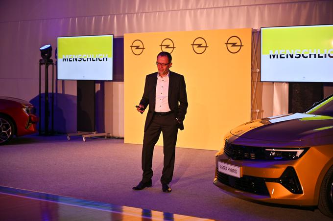 Opel je novo astro v Sloveniji že pokazal, a prava prodaja se bo začela z enoletno zamudo. | Foto: Opel