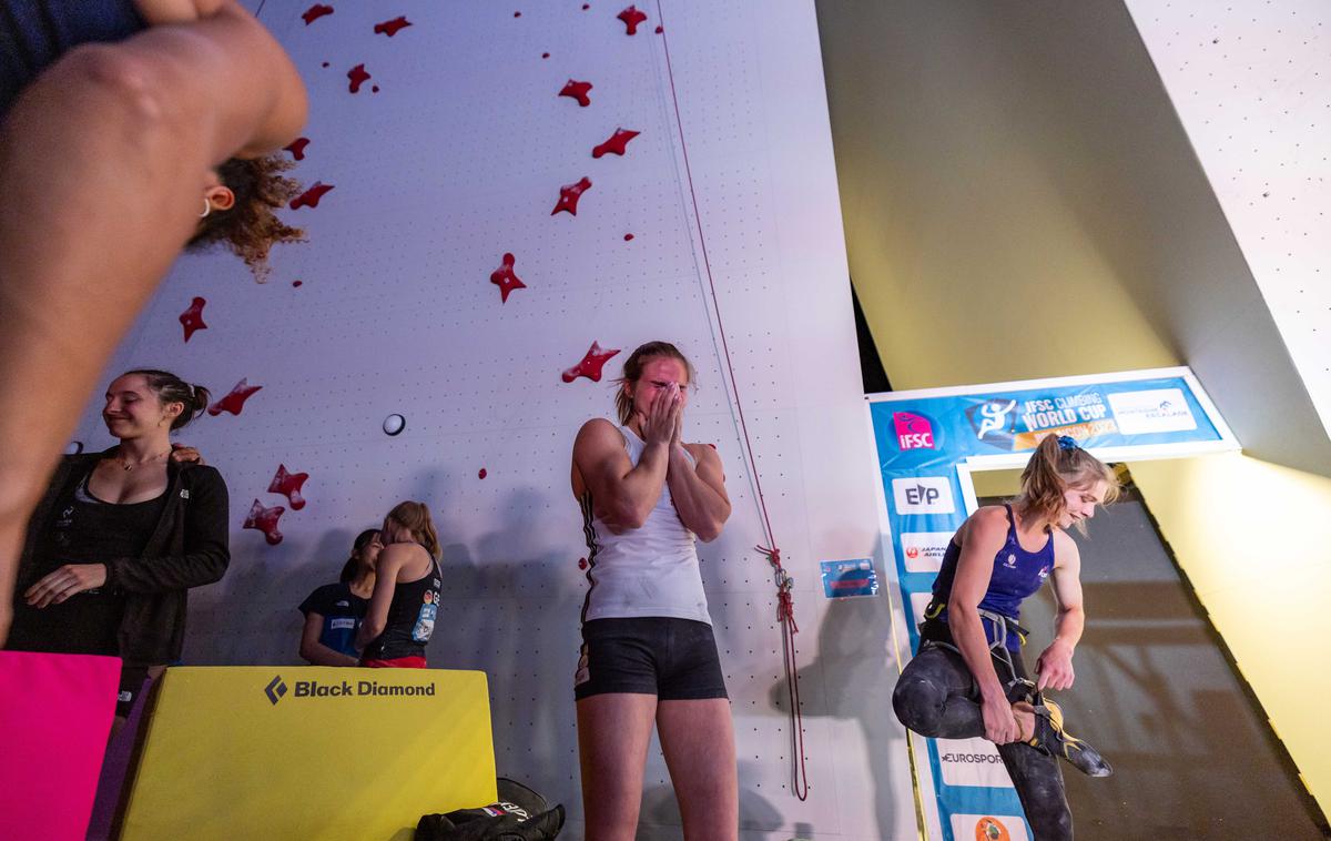 Vita Lukan | Slovenska športna plezaka Vita Lukan, ki se letos vrača po poškodbi kolena in operaciji, se je v Brianconu razvesellila svoje prve zmage v svetovnem pokalu.  | Foto Jan Virt/IFSC