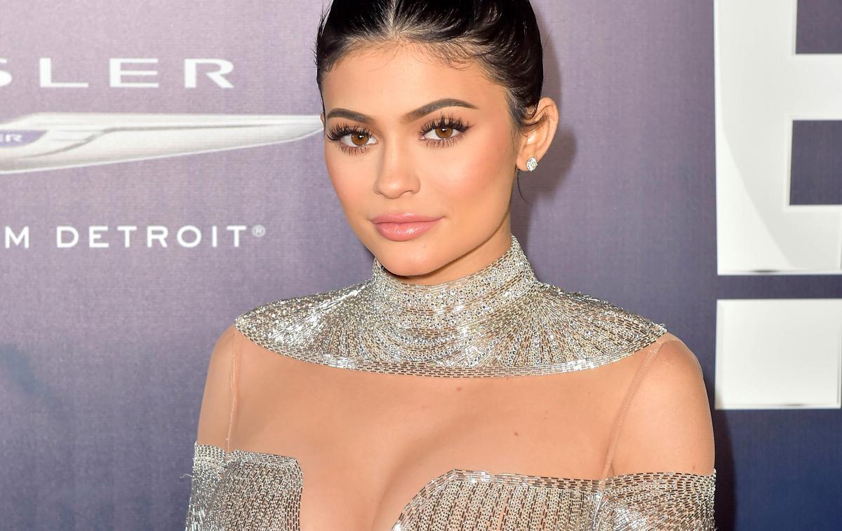 Kylie Jenner | Poleg povečanja prsi je Jennerjeva potrdila tudi, da si je dala povečati ustnice. | Foto Guliverimage