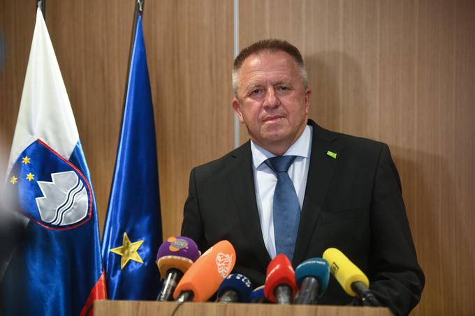 Prvak SMC Zdravko Počivalšek je dejal, da Slovenija kot država ne spreminja svoje zavezanosti skupnim evropskim vrednotam. | Foto: STA ,
