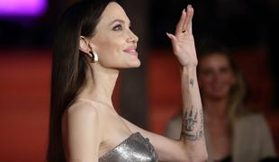 Angelina Jolie doživela katastrofo z lasnimi podaljški