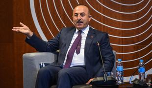 Turški minister EU očita dvojne standarde