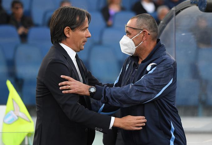 Pozdrav trenerjev Interja Simoneja Inzaghija in Lazia Maurizia Sarrija. | Foto: Reuters