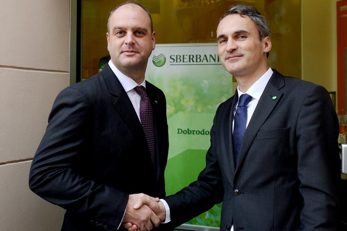 Sberbank Slovenija vodi Gašpar Ogris Martič (desno). Na fotografiji z zdaj že nekdanjim predsednikom uprave Sberbank Europe Markom Arnoldom. | Foto: STA ,