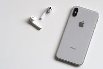 Apple iPhone, AirPods