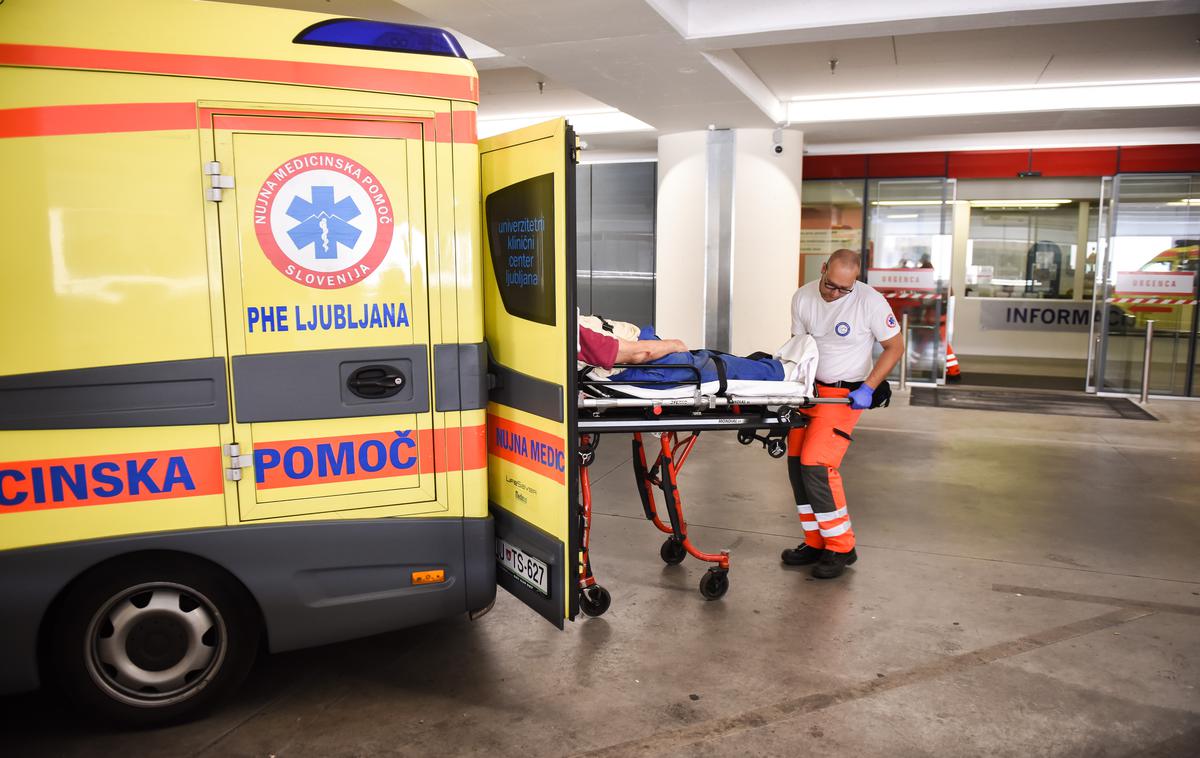 Reševalci UKC Ljubljana | Mamo in otroka so po nesreči odpeljali v bolnišnico. Fotografija je simbolična. | Foto STA