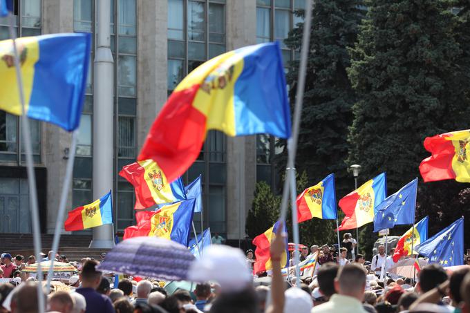 Božič je opozoril, da moramo biti poleg balkanskih držav pozorni tudi na dogajanje v Moldaviji, kjer že več mesecev potekajo protivladni protesti. Ruski predsednik Vladimir Putin je poleg tega ta teden preklical odlok iz leta 2012, s katerim je Moskva delno podprla suverenost Moldavije pri reševanju vprašanja statusa Pridnestrja, separatistične proruske moldavske regije, ki meji na Ukrajino in v kateri ima Rusija tudi svoje vojake. | Foto: Shutterstock