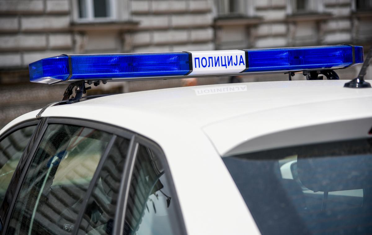Srbska policija | Policija je moškega ustavila na mostu pri mestnem bazenu. | Foto Shutterstock