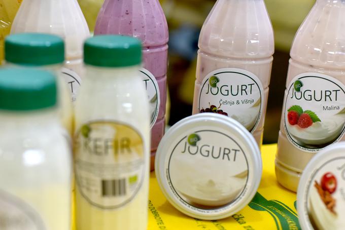 Kmetje želijo, da bi jih ministrstvo izvzelo iz uredbe. Hranilne snovi v njihovih izdelkih, na primer jogurtih, nihajo, zato po njihovem mnenju informacije na označbi ne bi bile verodostojne. | Foto: STA ,