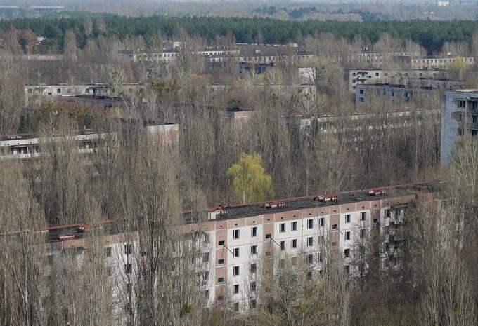 Jedrska elektrarna v Černobilu in bližnje mesto Pripjat ostajata zapuščena vse od leta 1986, ko je razneslo jedrski reaktor št. 4. | Foto: Reuters
