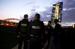 Po izgredih na koronazabavi v Frankfurtu aretirali 39 ljudi