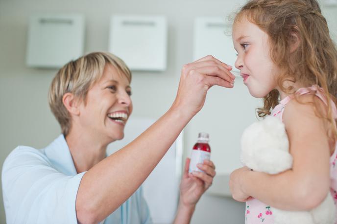 Otrok in antibiotik | Ob zdravljenju z antibiotiki je smiselno otroku dajati tudi probiotike. | Foto Getty Images