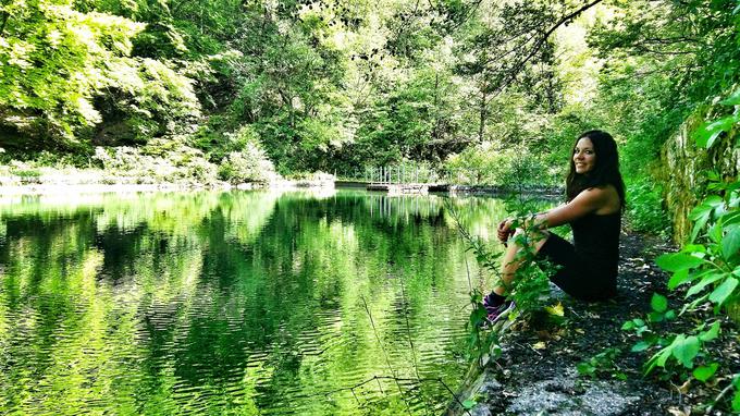 Manca Korelc načrtuje obisk vseh 1.300 jezer in drugih vodnih površin v Sloveniji. Števec obiska je trenutno pri številki 153. | Foto: Osebni arhiv