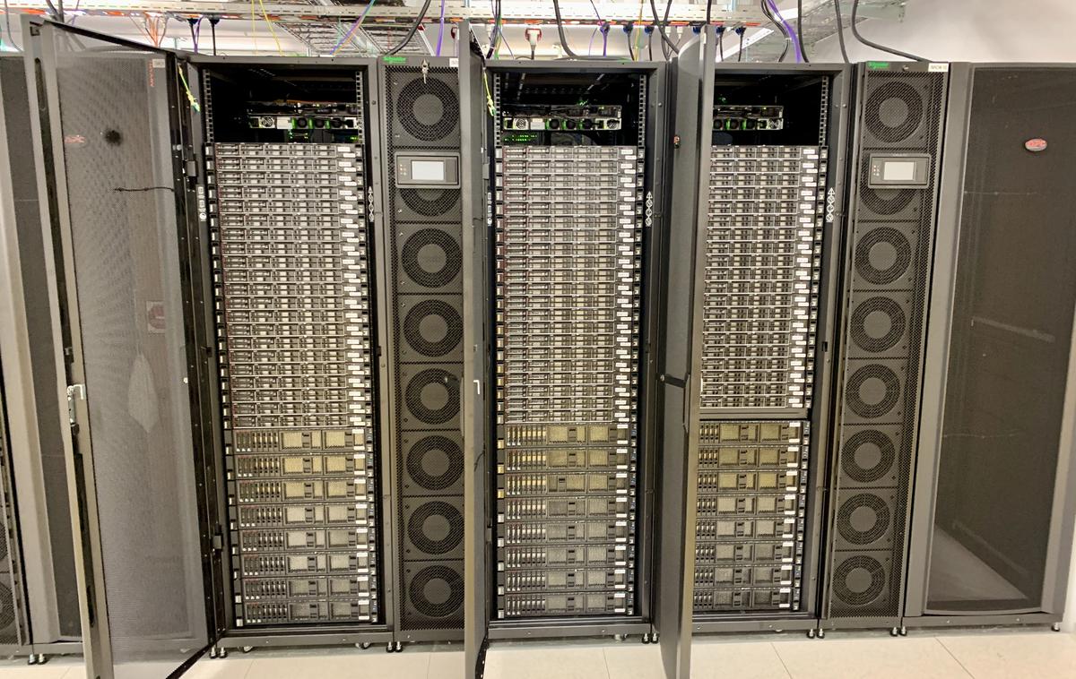 Arnes, superračunalnik | Nadgradnja Arnesove superračunalniške gruče bo med drugim prinesla kar 4.256 procesorskih jeder in 48 grafičnih procesorjev NVidia V100s. | Foto ARNES