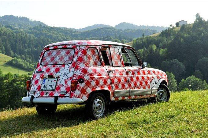 Renault 4 ima v Sloveniji še danes kultni avtomobilski status. | Foto: Ciril Komotar