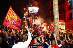 Policija v Barceloni aretirala 84 razgrajačev
