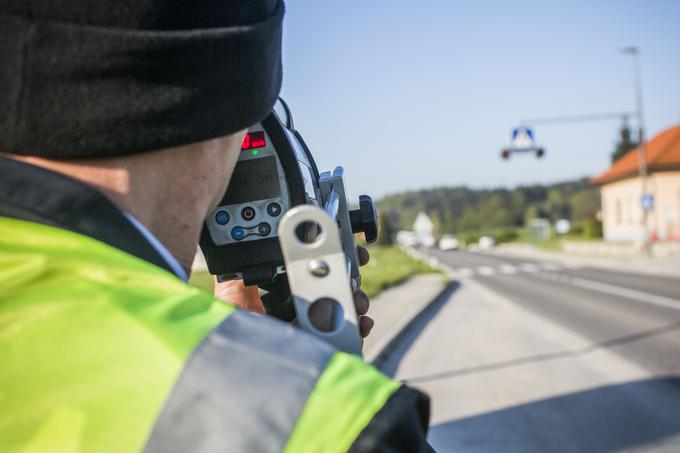 Maraton merjenja hitrosti po slovenskih cestah bo trajal še do jutri, ko bo več kot 200 policistov na 629 lokacijah merilo hitrost vožnje. | Foto: Siol.net/ A. P. K.