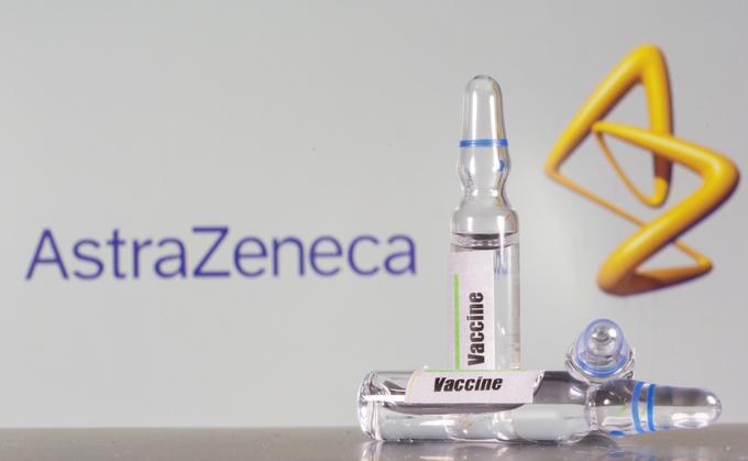 Na AstroZeneco v zadnjem času letijo kritike glede učinkovitosti cepiva pri starejših od 65 let in zamud pri dobavi. | Foto: Reuters