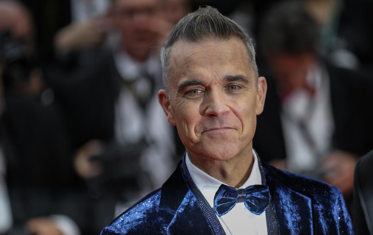 Robbie Williams | 49-letni Robbie Williams je trezen že 20 let, naučil pa se je tudi sprejeti samega sebe. | Foto Guliverimage