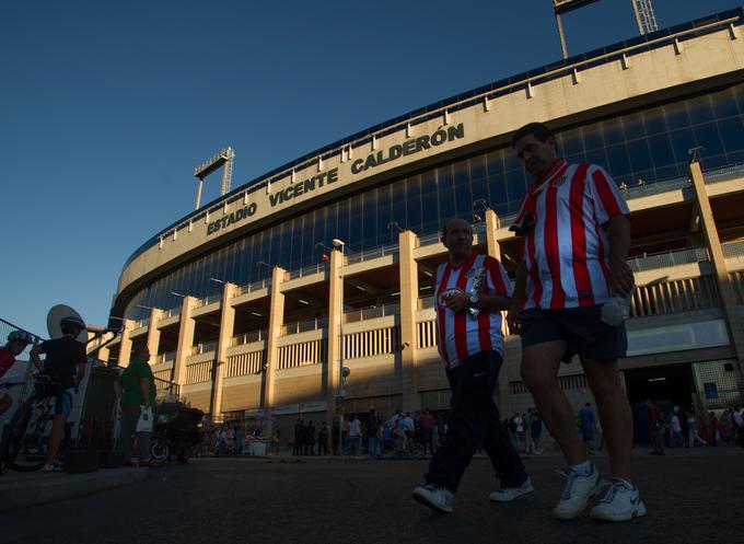 Številni navijači bodo tako pogrešali štadion Vicente Calderon, da so bili pripravljeni ustaviti gradnjo novega objekta. | Foto: Reuters