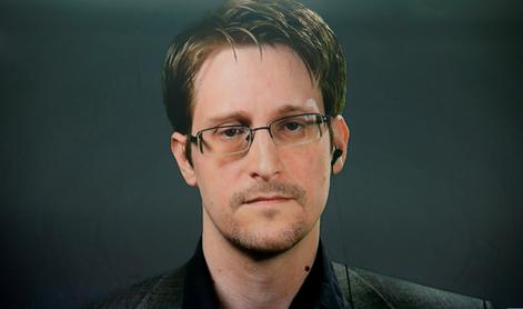 Snowden z nosečo ženo zaprosil za rusko državljanstvo