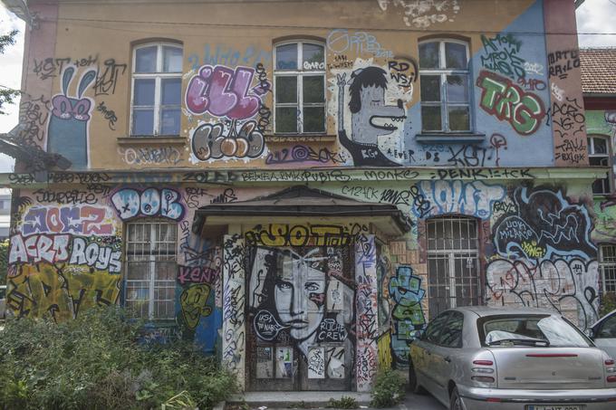 Tudi v avtonomni coni Metelkova mesto so grafiti legalni. | Foto: Matej Leskovšek