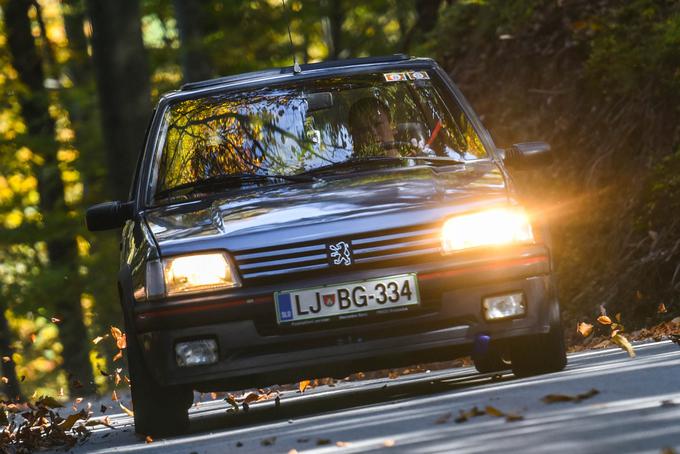 Zanimive zgodbe lastnikov starejših športnih avtomobilov. Spoznali smo Domna in njegov peugeot 20t GTi. | Foto: Gašper Pirman