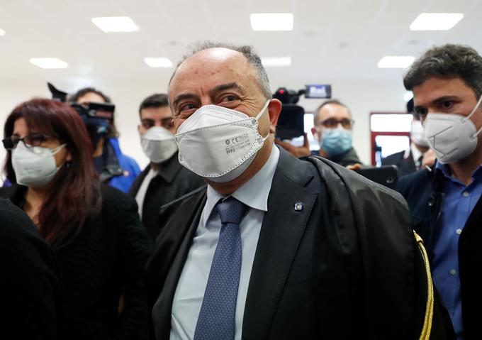 Italijanski protimafijski tožilec Nicola Gratteri je prisegel, da bo "zadušujočo 'Ndrangheto, ki resnično jemlje dih in srčni utrip ljudem", spravil na kolena. | Foto: Reuters