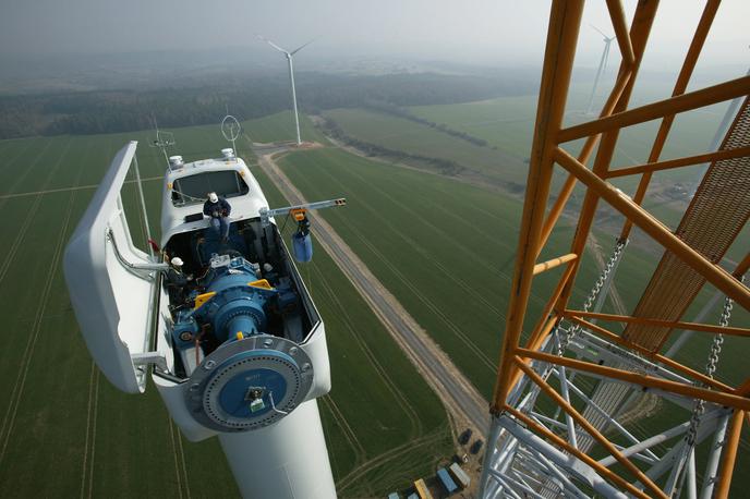 Turbina, vetrna elektrarna | Vetrni elektrarni na Danskem bosta Applu tlakovali pot do tako imenovane karbonske nevtralnosti, ki jo želi podjetje doseči do leta 2030. To pomeni, da takrat noben vidik Applovega poslovanja ne bo več negativno vplival na okolje. | Foto Getty Images